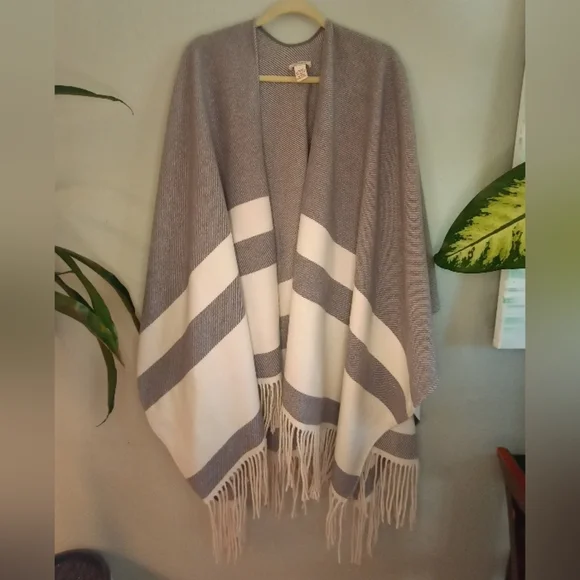 Sundance Western Gray White Striped Bohemian Luxe Classic Fringe Shawl Poncho L - Picture 3 of 6